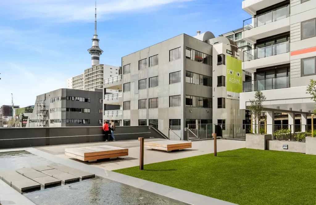 Auckland buildings in clear dry weather showing ideal exterior painting conditions