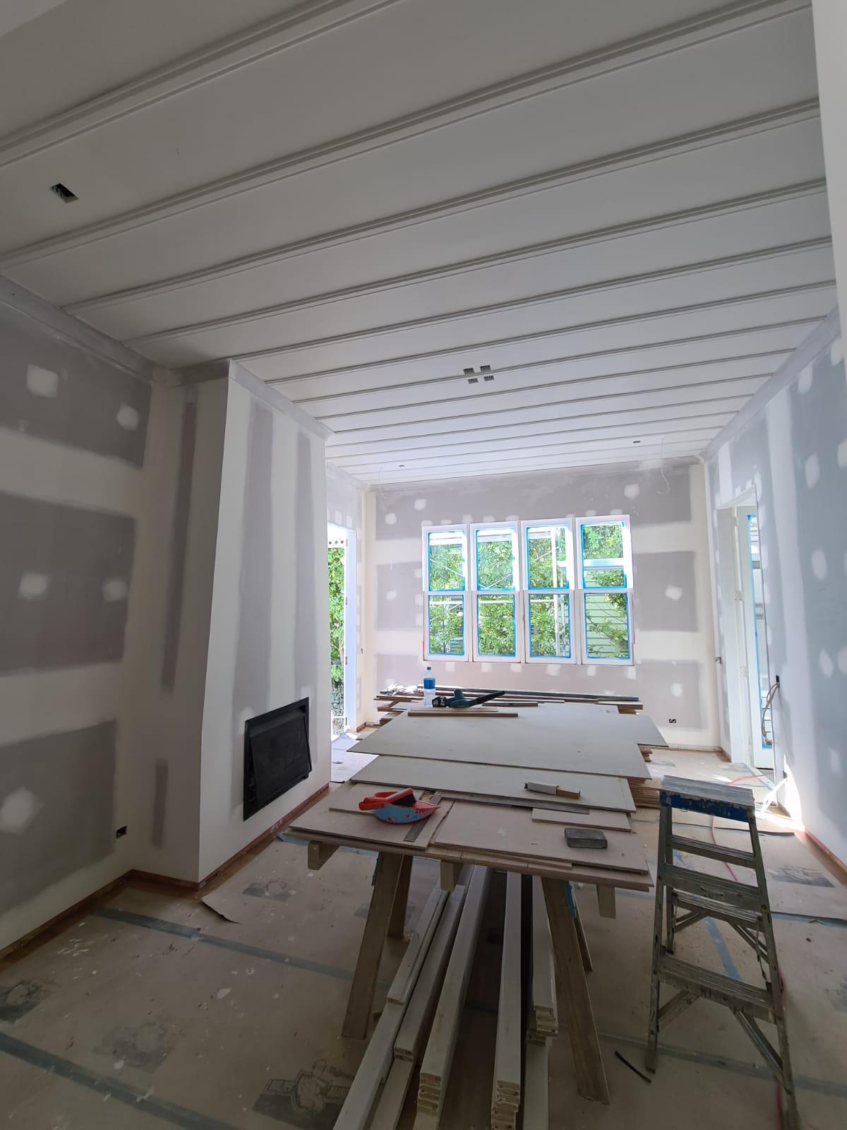 Living room GIB stopping in Auckland showing a flat paint-ready Level 4 wall and ceiling